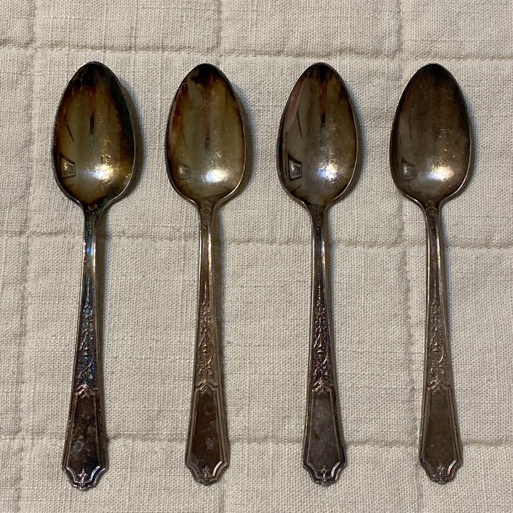 Set of 4 1847 Rogers Bros Ancestral spoons